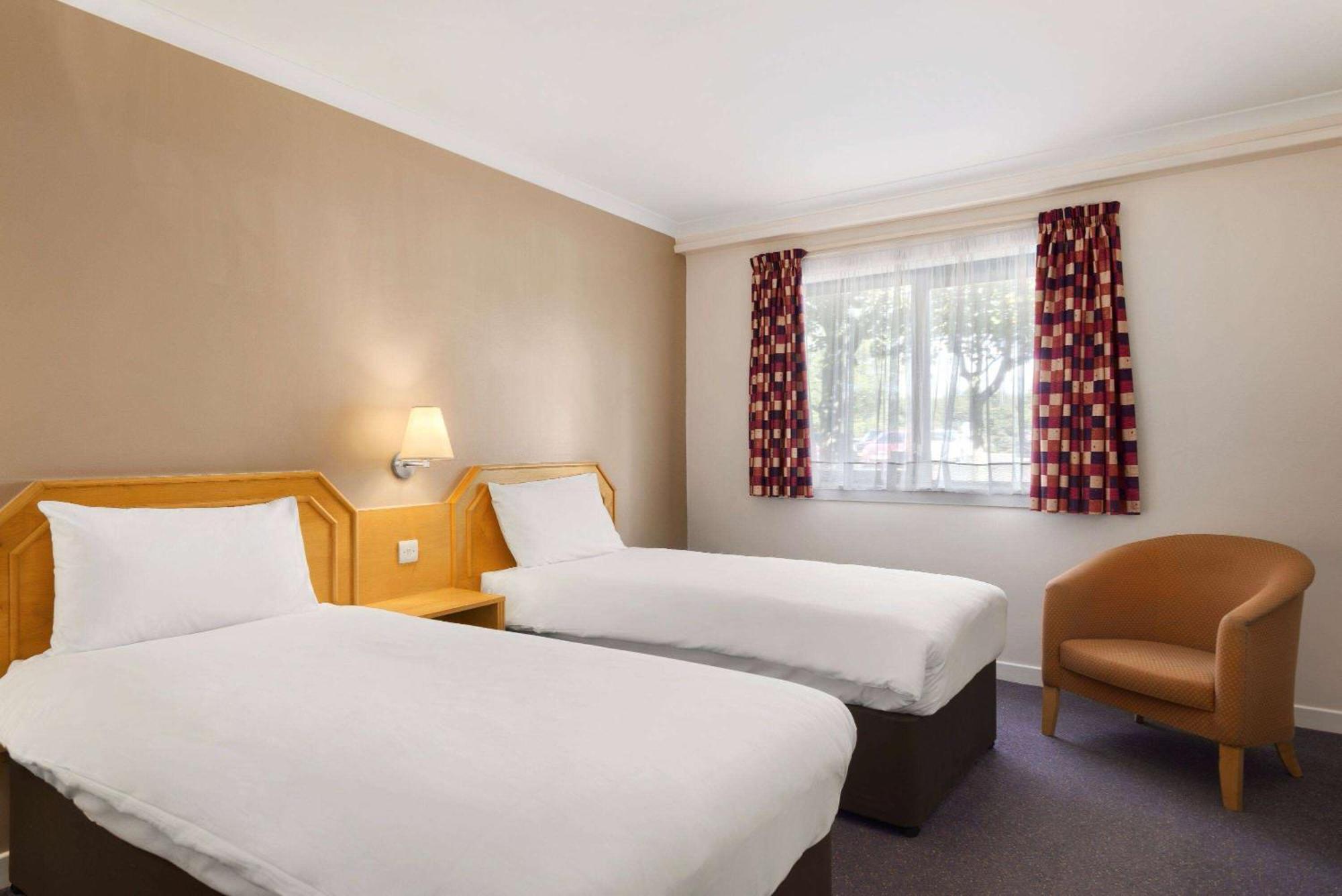 Days Inn Hamilton Extérieur photo