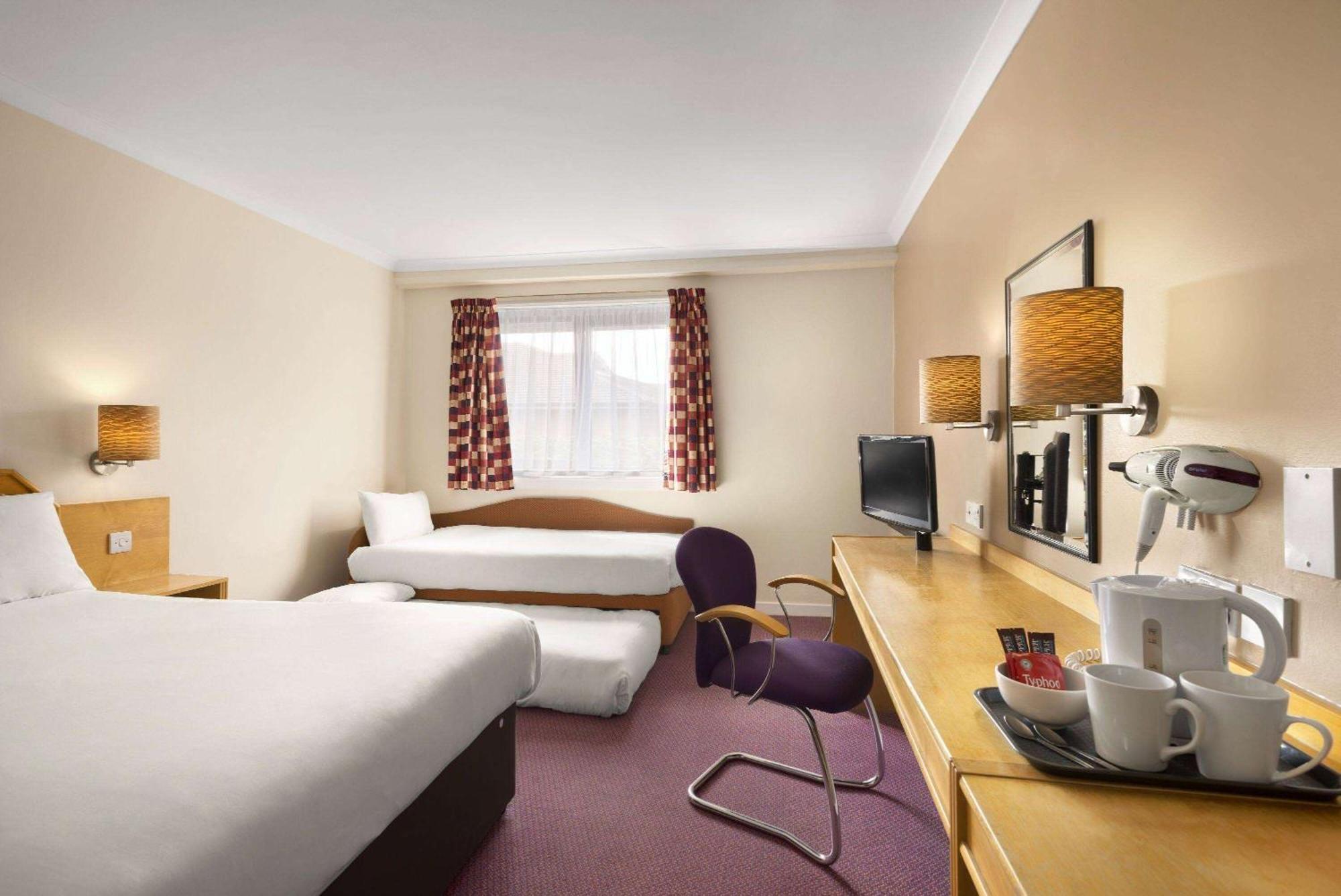 Days Inn Hamilton Extérieur photo