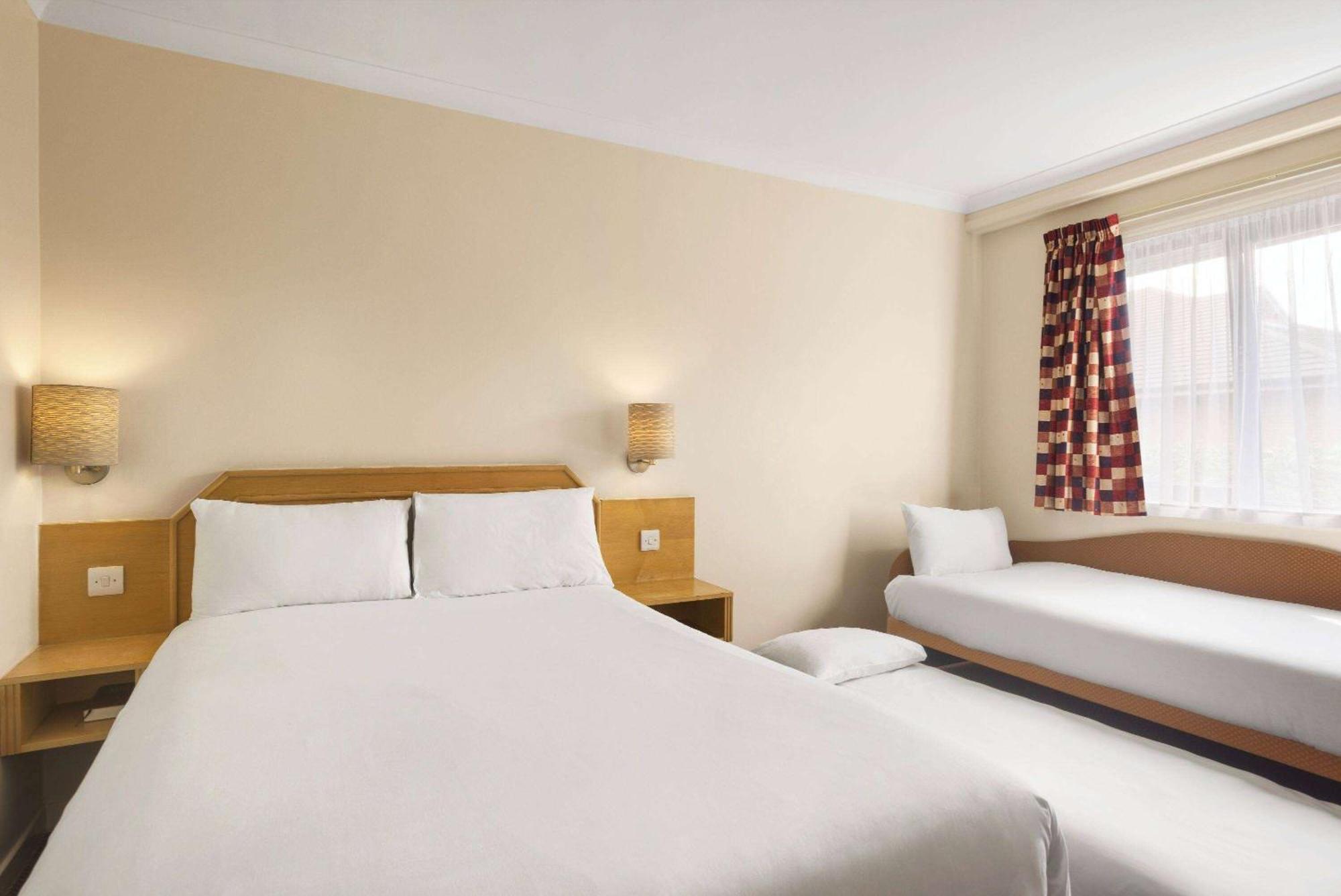 Days Inn Hamilton Extérieur photo